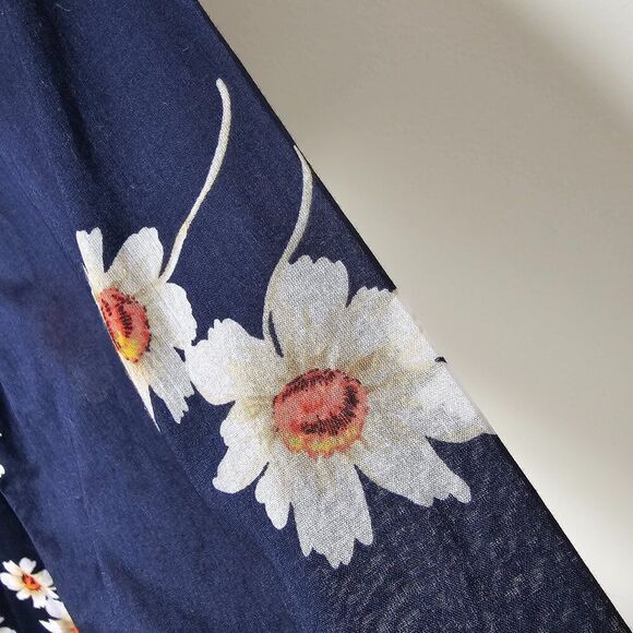 EUC LIKE NEW LIZ CLAIBORNE BLUE WHITE FLORAL BUTTON DOWN SHIRT SIZE M - Picture 8 of 12